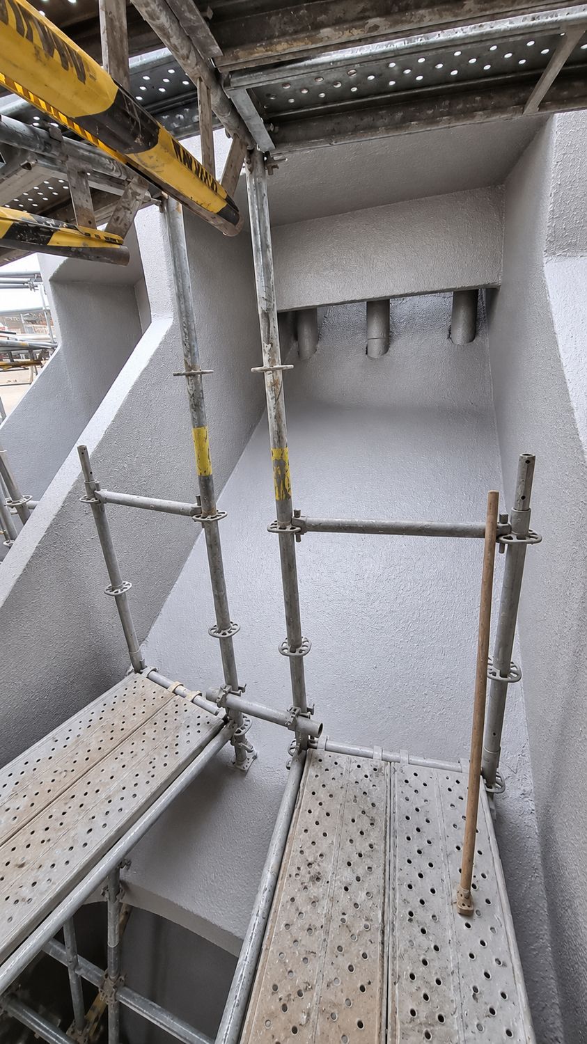 Interior de una cámara con las paredes tratadas